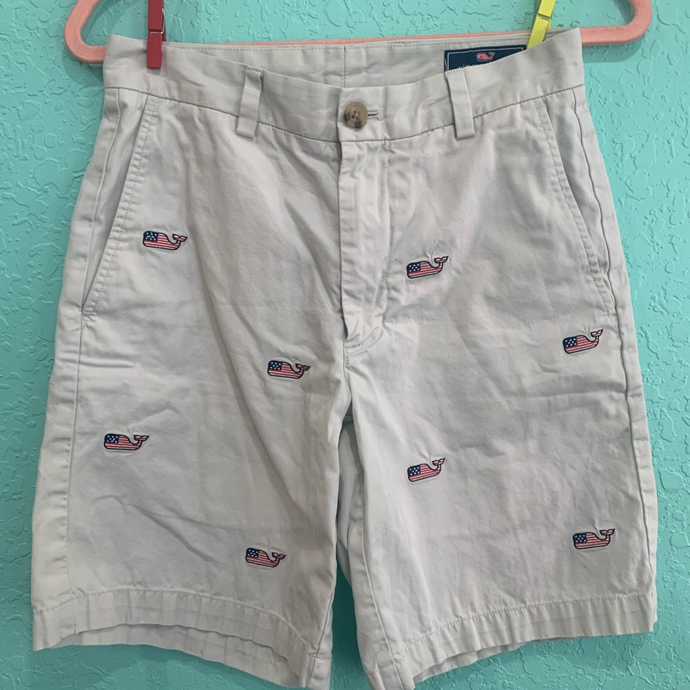Vineyard Vines White Embroidered Men Shorts whale flag USA 28 breaker America